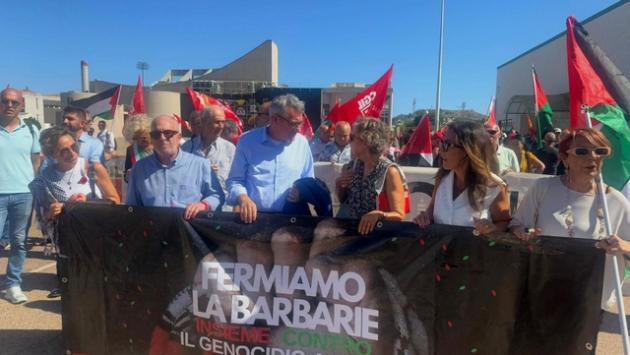 Landini in testa al corteo pro Palestina a Cagliari