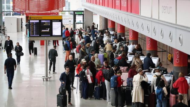 Cyberattacco contro diversi aeroporti europei: ritardi e rischio cancellazione voli