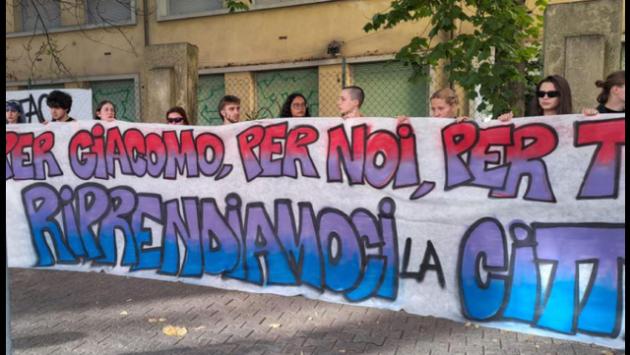 Morì per aiutare una donna rapinata, Mestre ricorda Gobbato