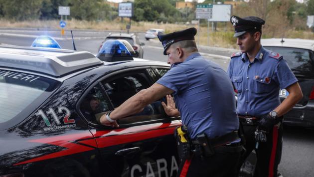 Consegna la droga ai carabinieri, "arrestatemi, sono stanco"