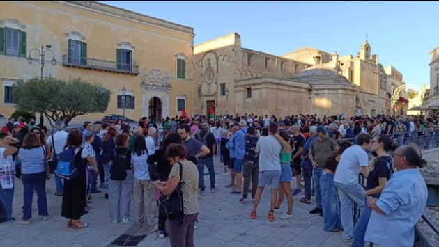 Corteo pro-Gaza nel centro storico di Matera, 'restiamo umani'