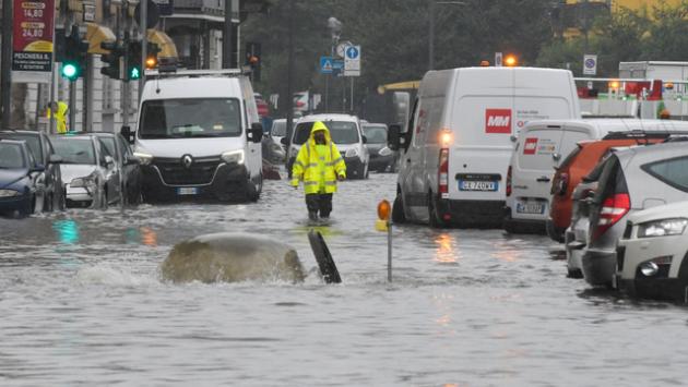 Allagamenti in zona sud Milano, a Niguarda evacuata scuola