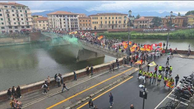 In 4 mila a Pisa in corteo per Gaza, diretti in aeroporto