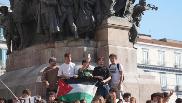Corteo Napoli davanti Federico II,'bruciare accordi con Israele'
