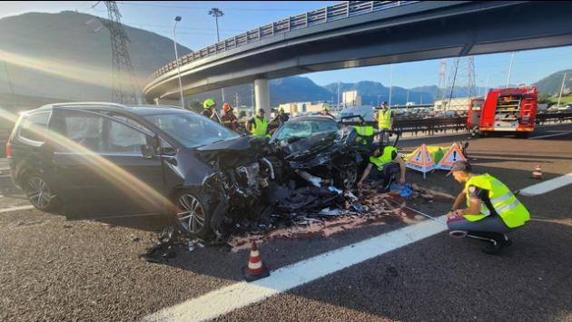 Auto contromano in A22, indagati due carabinieri