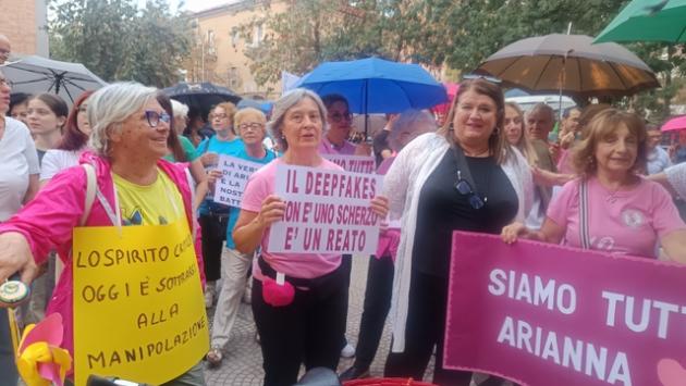 In 300 in piazza a Foggia per Arianna, vittima di deepfake porn