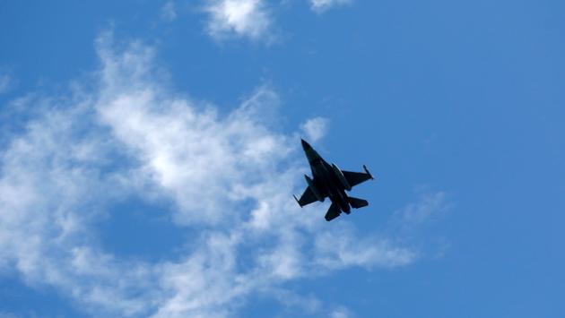Usa intercettano aereo russo vicino Alaska, inviano F-16