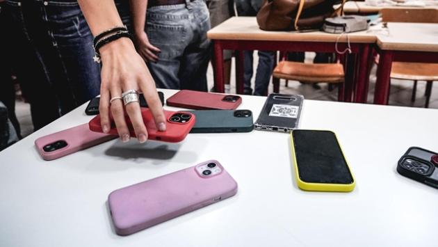 I video degli abusi nella chat di classe, a processo due minori