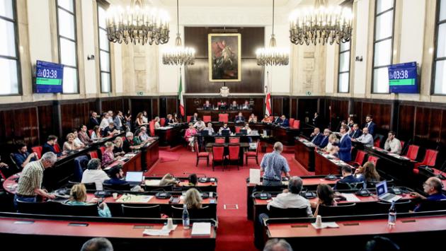 San Siro: Consiglio su vendita si apre tra polemiche bipartisan