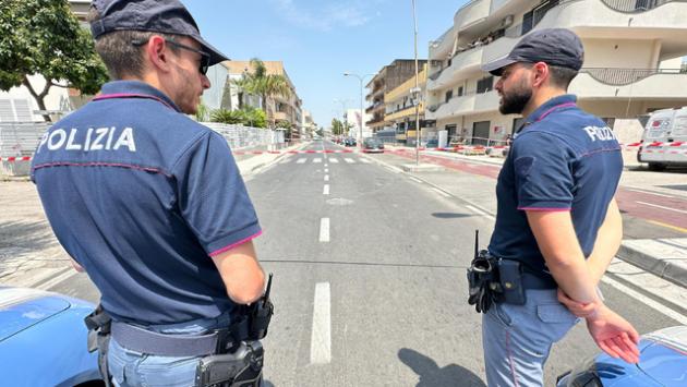 Gambiana vittima di stalking e odio razziale a Napoli: misure cautelari nei confronti di due giovani, uno è minorenne