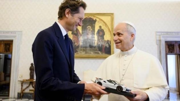 Il papa ha incontrato John Elkann e sua moglie Lavinia