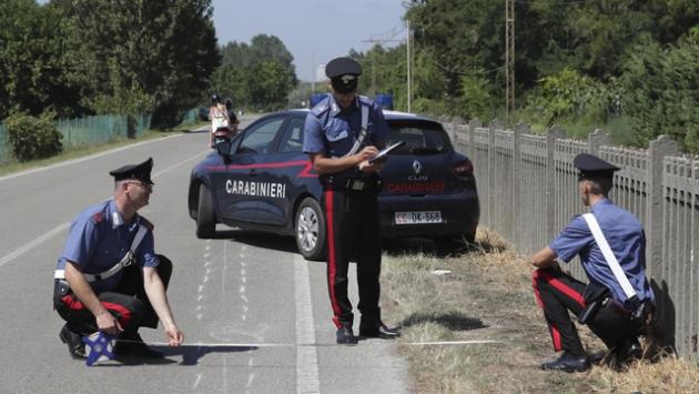 Auto fugge dai carabinieri, un morto durante l'inseguimento