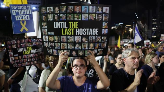 Migliaia di israeliani in piazza a Tel Aviv per la pace a Gaza