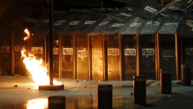 Messico, proteste e incendi a 11 anni da caso Ayotzinapa