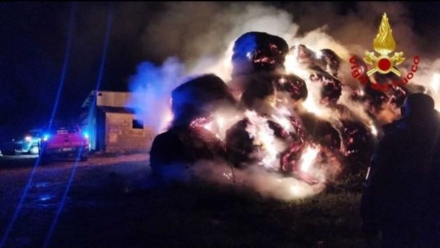 Nubifragio nelle Marche, salvati mamma e figlio bloccati in auto