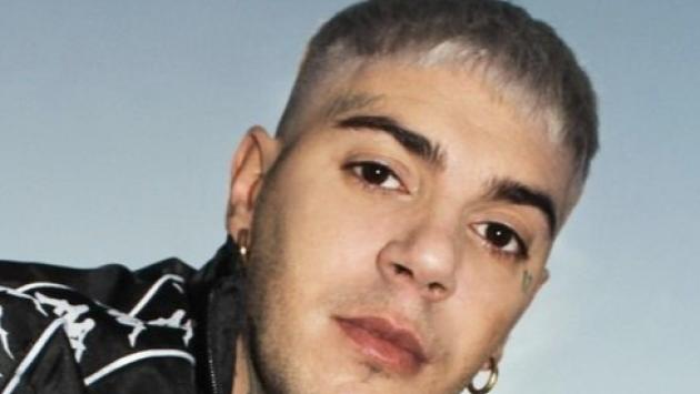 Emis Killa: " A Riccione dopo le 18 paura a fare passeggiata". Insorge la sindaca: "Diffamazione"