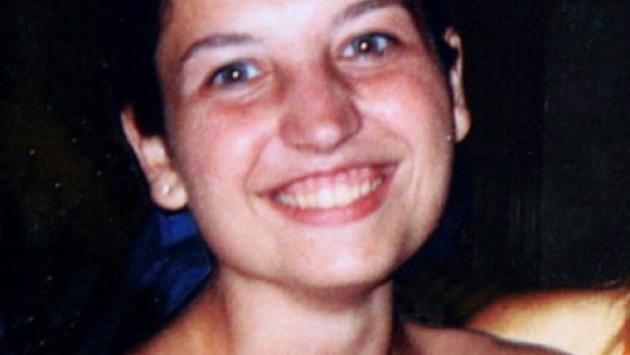 Garlasco, la rivelazione del Corriere: "Il Dna di un uomo ignoto sulla bocca di Chiara Poggi"