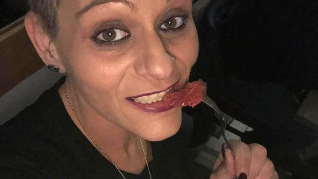 Aggressione con l’acido, Sara minacciò anche una donna. Domani l'interrogatorio