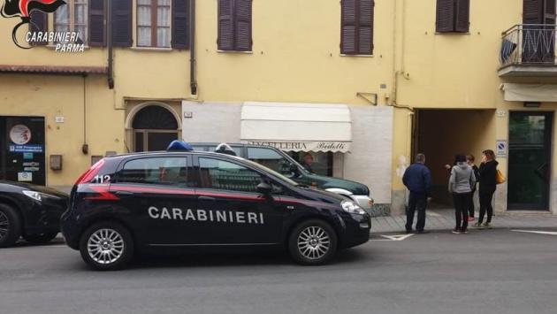 Furti nella notte in due negozi
