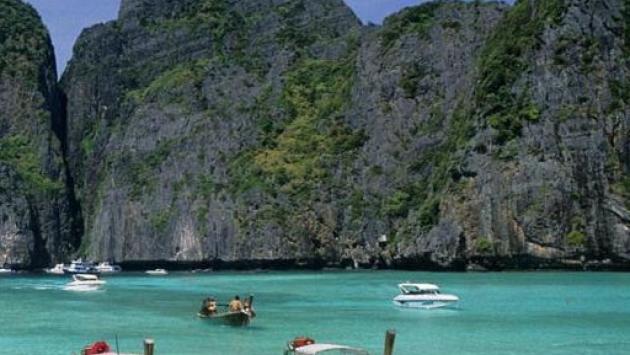 La spiaggia di Maya Bay resterà chiusa per almeno altri 2 anni