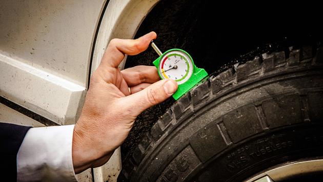 Metà italiani con pneumatici sgonfi: allarme sicurezza
