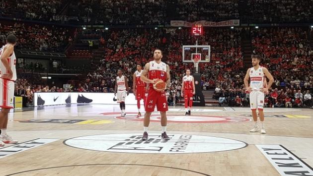 Olimpia, addio senza polemiche per James
