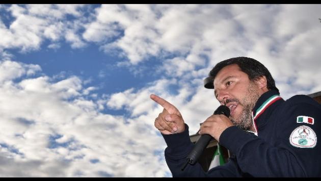 Aperto un fascicolo sui voli di Salvini
