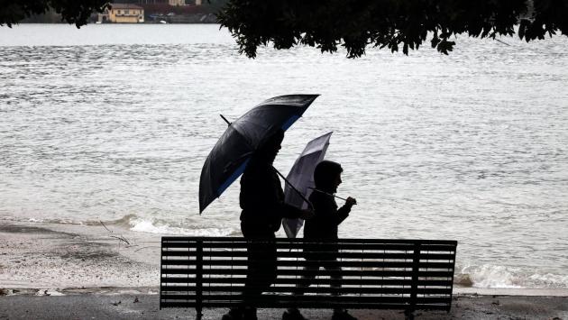 La pioggia ingrossa i laghi. Po più alto di un metro