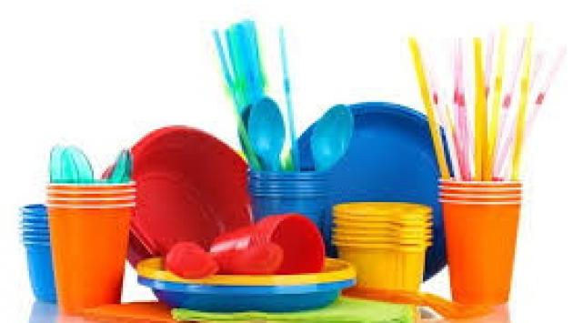 Consiglio Ue approva lo stop alle plastiche monouso