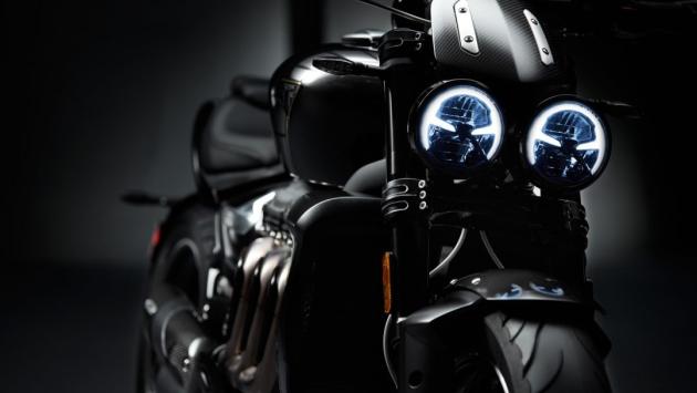 Triumph Rocket 3 TFC, esclusiva e monumentale