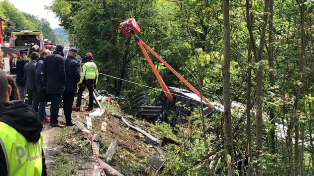 Bus si ribalta vicino a Siena, un morto e feriti tra i turisti 