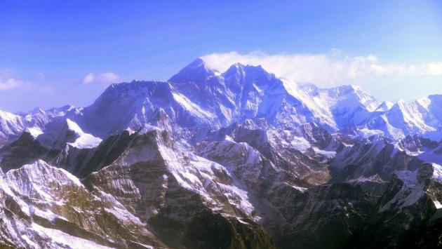 Everest, 120 persone in vetta in un giorno