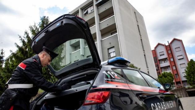Scambio di droga nel parcheggio del cimitero