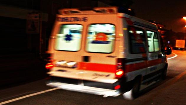 Travolta in strada, muore sotto gli occhi degli amici a Villa Cella