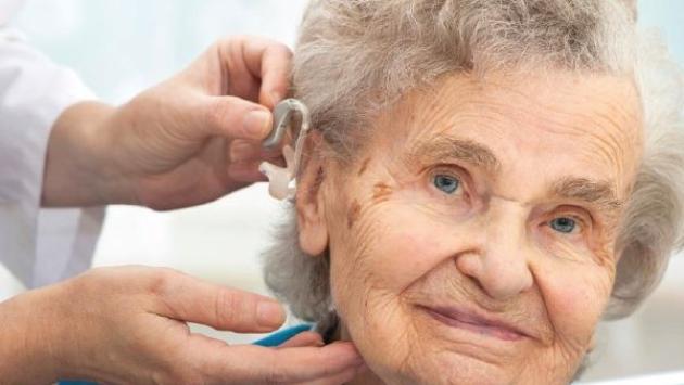 Avanzare dell’età e udito in calo: l’aiuto degli apparecchi acustici