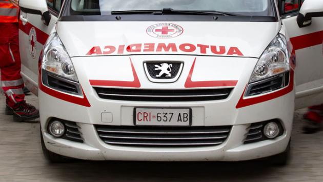 Bimbo travolto dal cancello di casa: è gravissimo