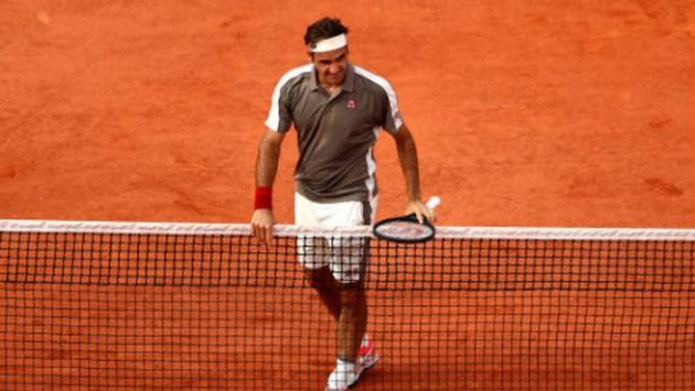 Federer fa un regalo a Fognini