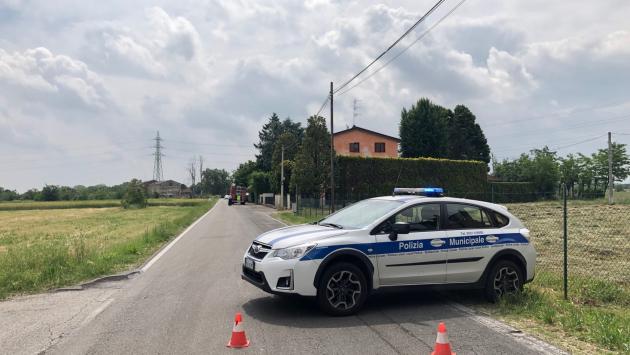Incendio in un appartamento, ricoverata una donna