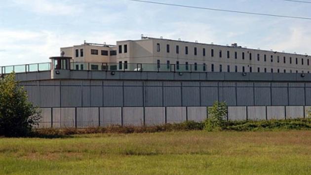 Omicidio di camorra nell'ottobre 2002: tre indagati, uno è in carcere a Parma 
