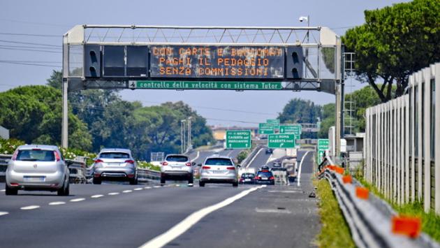 A 14 anni alla guida in autostrada, bloccato dalla Polizia