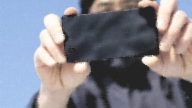 Under 15, donna arbitro filmata durante la doccia nello spogliatoio