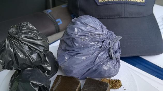 Ingente quantitativo di droga trovato nel parco Falcone e Borsellino