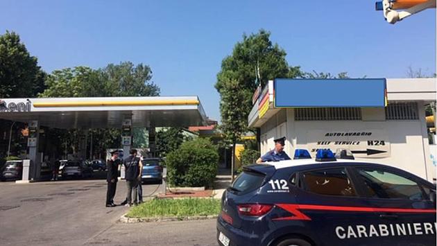 Controlli dei carabinieri sugli autolavaggi alla ricerca di irregolarità