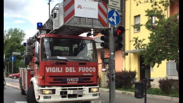 Auto in fiamme sull'A14, morto il conducente