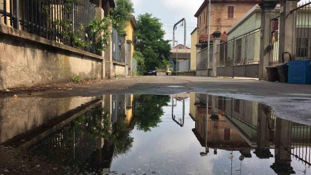 "Perdita di acqua potabile in strada da una settimana:  e l'emergenza idrica?"