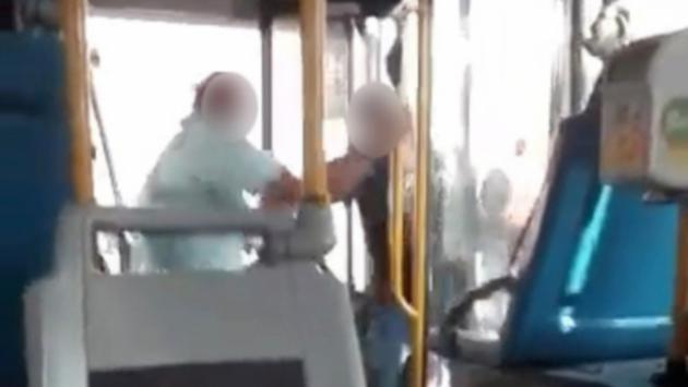 Violenza sul bus, l'autista indagato per percosse