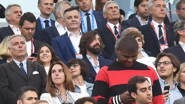 Si spaccia per Pirlo e truffa commercianti, smascherato