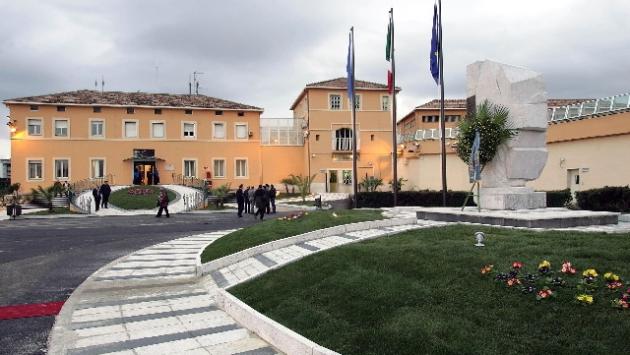 Arrestati due agenti del carcere di Cosenza