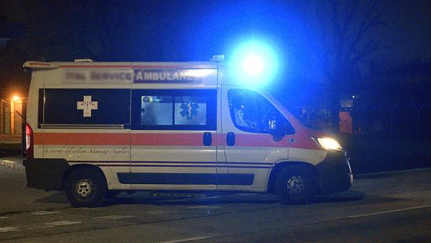 Strada Argini, esce di strada e centra un muro:  il guidatore è grave
