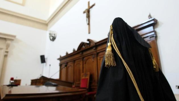 Denuncia il marito per strupro, chiesta archiviazione: "l'uomo deve vincere resistenze"